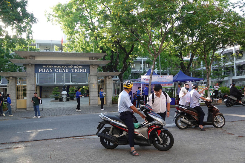 Hơn 14.000 thí sinh tại điểm thi Đà Nẵng bước vào kỳ thi tốt nghiệp THPT năm 2025 (Ảnh: Vũ Lê)