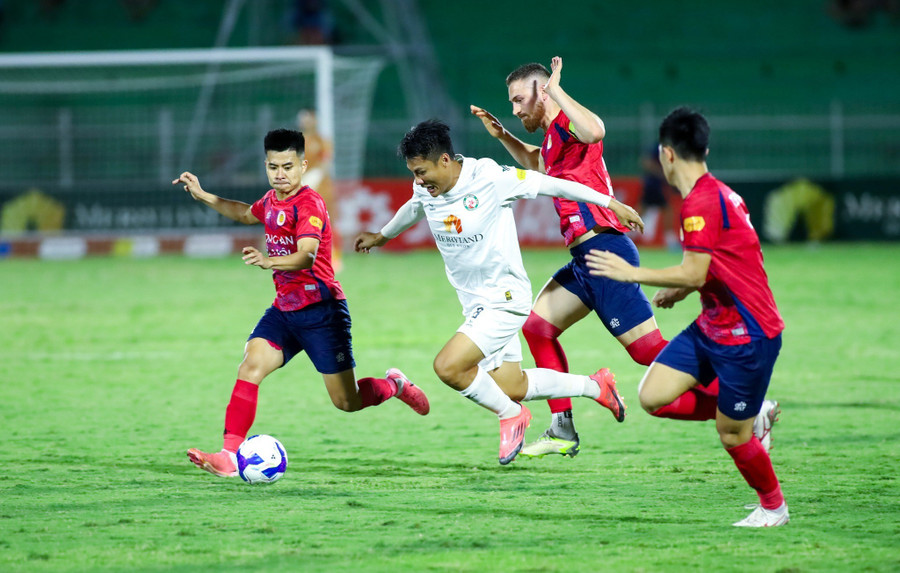 Bình Định gặp khó trong cuộc đua trụ hạng V-League.