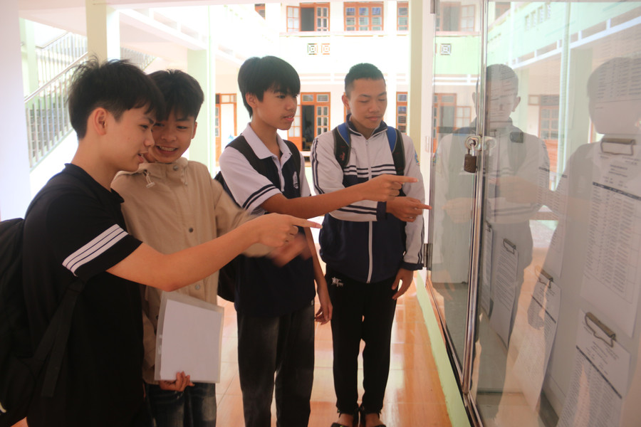 Công tác tuyển sinh thi vào lớp 10 được ngành Giáo dục Sơn La tổ chức hiệu quả, nghiêm túc. img-7919.jpg