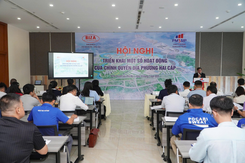 Hội nghị triển khai một số hoạt động của chính quyền địa phương 2 cấp tới các nhà đầu tư, doanh nghiệp trong khu công nghiệp. Ảnh: Nguyễn Ngọc