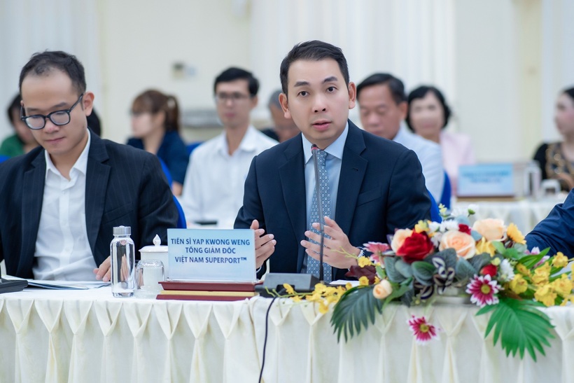 Tiến sĩ Yap Kwong Weng, CEO Việt Nam SuperPort™ kiêm Giám đốc Chiến lược, Phát triển bền vững và Truyền thông, Tập đoàn YCH chia sẻ vinh dự hợp tác cùng tỉnh Tây Ninh triển khai chiến lược phát triển hạ tầng logistics thông minh, bền vững