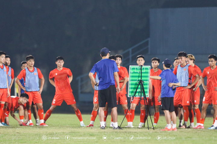 Đội tuyển U23 Việt Nam tích cực tập luyện, chuẩn bị cho trận đấu với U23 Lào. Ảnh: VFF