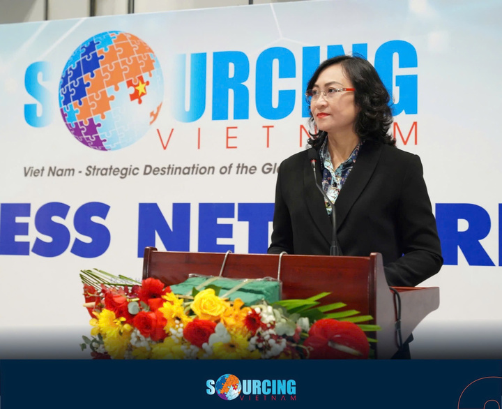 Thứ trưởng Bộ Công Thương Phan Thị Thắng phát biểu tại Triển lãm và Sự kiện kết nối chuỗi cung ứng hàng hoá quốc tế Vietnam International Sourcing 2024. Ảnh: Sourcing Vietnam
