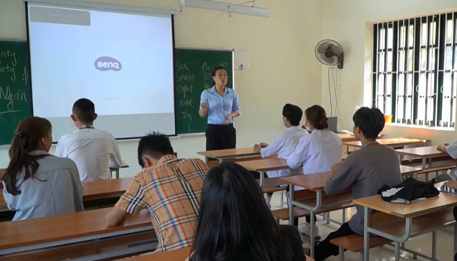 Sau sáp nhập, ngành Giáo dục Lào Cai nỗ lực ổn định tổ chức bộ máy, duy trì hiệu quả hoạt động của 1.045 cơ sở giáo dục, với hơn 15.300 lớp học và gần 470.000 học sinh.