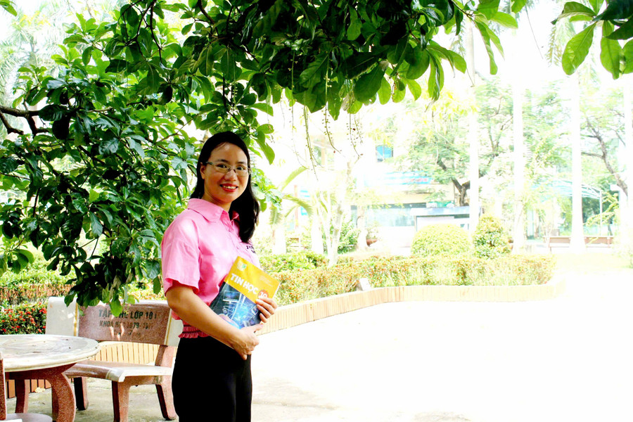 Cô giáo Nguyễn Thị Hồng Thủy (Trường THPT Gang Thép, tỉnh Thái Nguyên).