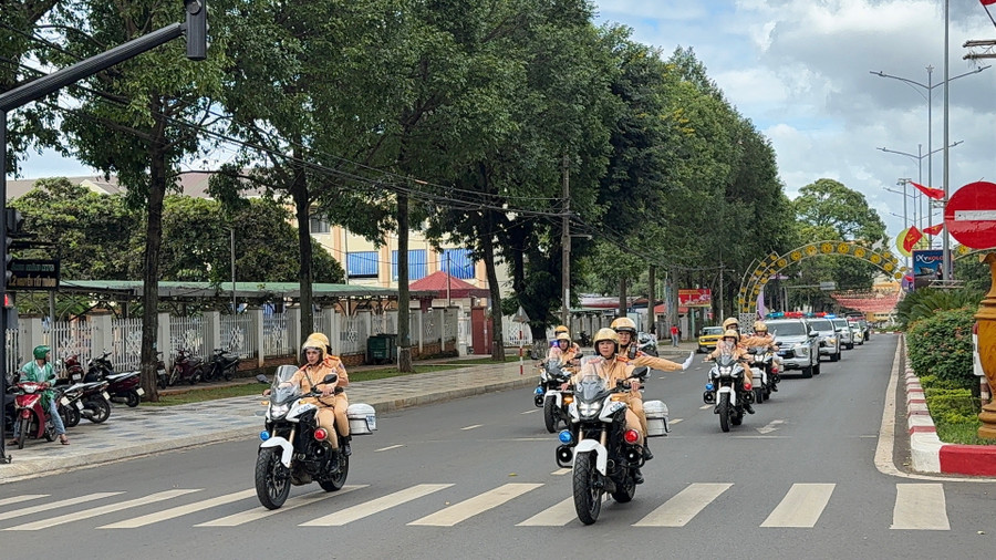 Công an tỉnh Đắk Lắk ra quân bảo đảm an ninh trật tự. (Ảnh: NA)