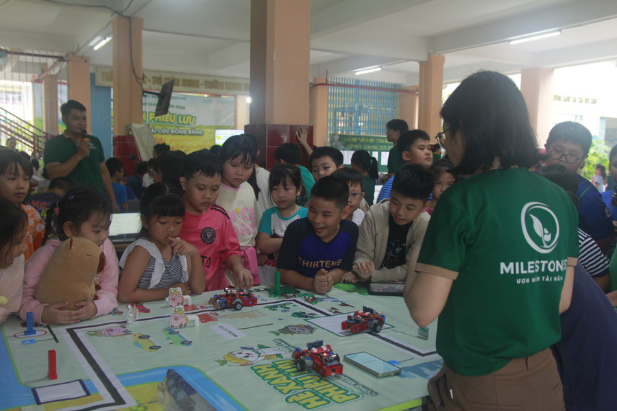 Học sinh TP Cần Thơ hào hứng trải nghiệm STEM ROBOTIC và AI ảnh 3 stem-can-tho-4.jpg