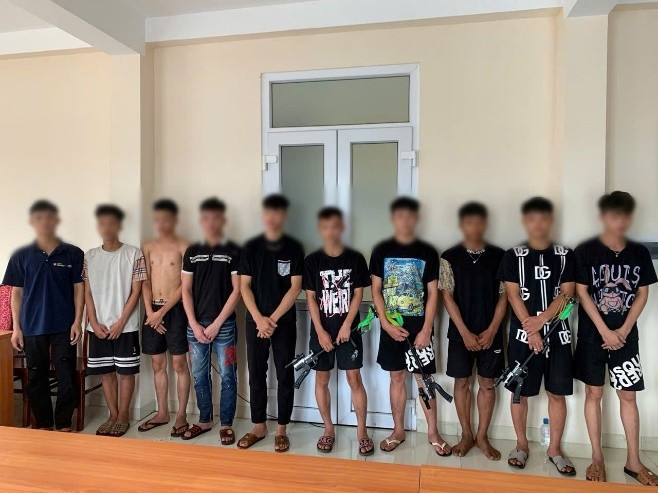 Ảnh: Nhóm đối tượng tại cơ quan công an.