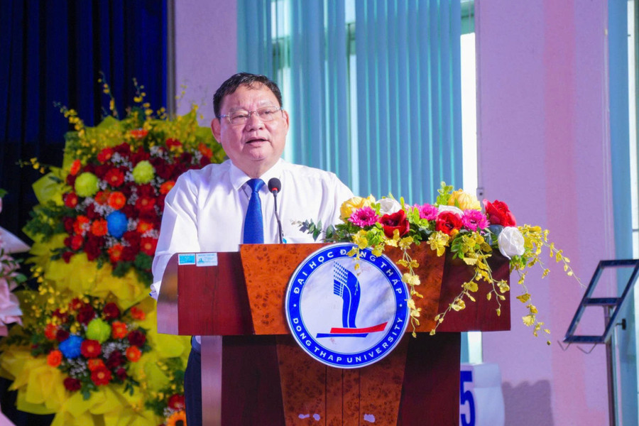 PGS.TS Hồ Văn Thống, Hiệu trưởng Trường Đại học Đồng Tháp, phát biểu tại buổi lễ. dong-thap-1.jpg