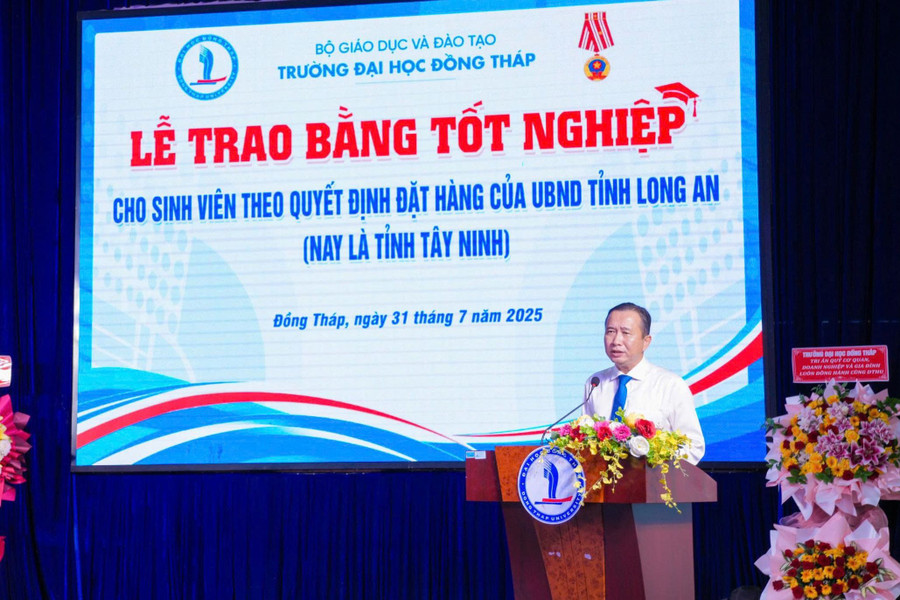 Ông Nguyễn Quang Thái, Giám đốc Sở GD&ĐT tỉnh Tây Ninh, phát biểu tại buổi lễ. dong-thap.jpg