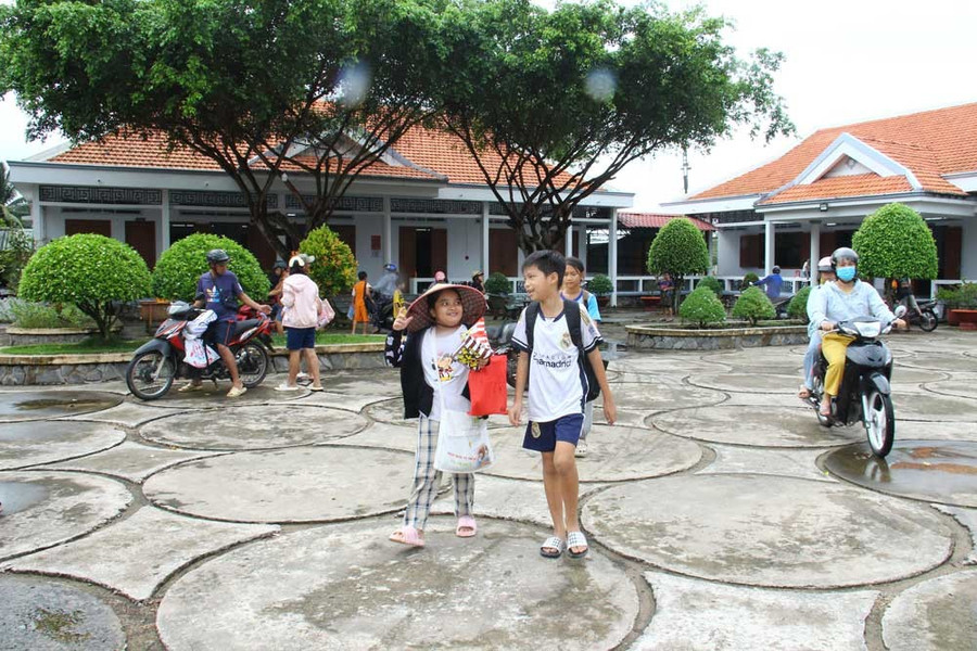 Học sinh lớp học hè rời lớp sau buổi học tại điểm lớp xã Vĩnh Xuân. Ảnh: Cao Huyền. a6-20250730104555.jpg