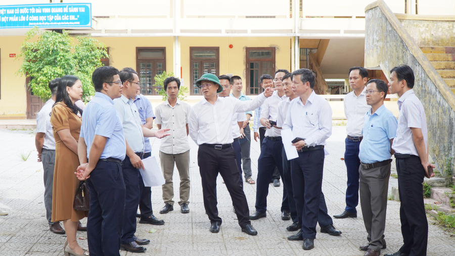 Phó Chủ tịch Thường trực UBND TP Huế lưu ý các bộ phận xây dựng phương án, kế hoạch chi tiết, trên cơ sở đó tham mưu, tổng hợp báo cáo UBND để chuẩn bị trình Chính phủ. dsc07977-31-7-2025-22-23-08-473-ch.jpg