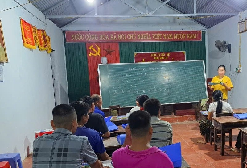 Học viên tham gia lớp xoá mù chữ chủ yếu là người đang độ tuổi lao động. xoa-mu-chu.jpg