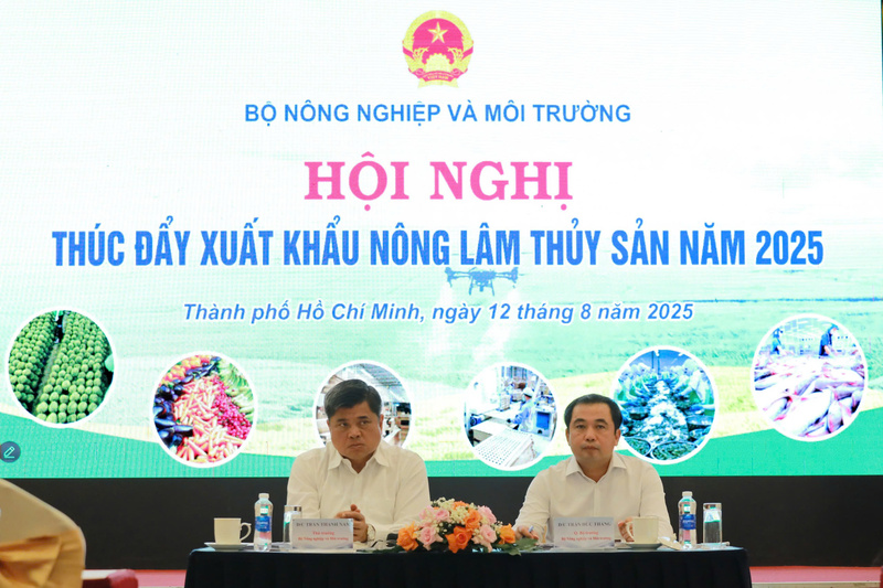 Quyền Bộ trưởng Bộ Nông nghiệp và Môi trường Trần Đức Thắng và Thứ trưởng Trần Thanh Nam chủ trì Hội nghị thúc đẩy xuất khẩu nông lâm thủy sản năm 2025 diễn ra ngày 12/8. Ảnh: Tùng Đinh