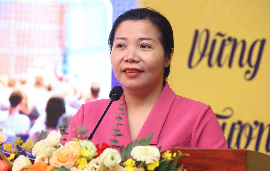 Bà Quán Thị Vân Anh - Phó Chủ tịch UBND phường Vĩnh Hưng (Hà Nội) phát biểu tại Ngày hội. img-2259.jpg