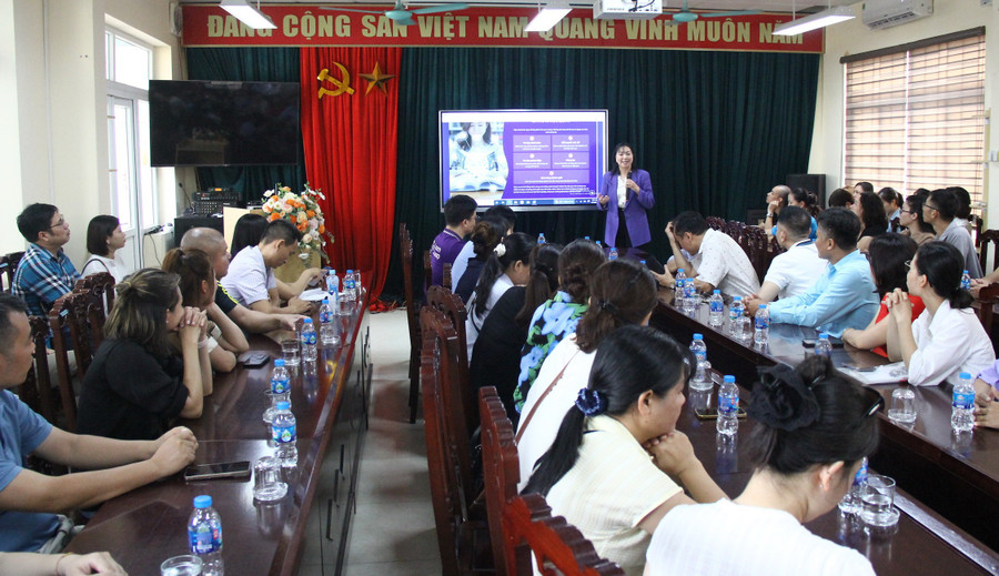 Chuyên gia chia sẻ xu hướng giáo dục STEM – AI – Robotics tại hội thảo chuyên đề dành cho phụ huynh. img-2297.jpg