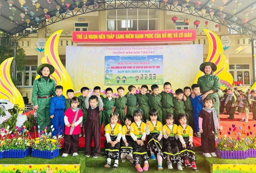 Trường Mầm non Tiên Cát tổ chức hoạt động trải nghiệm "Ngày hội chiến sĩ tí hon" cho các bé. 5.jpg