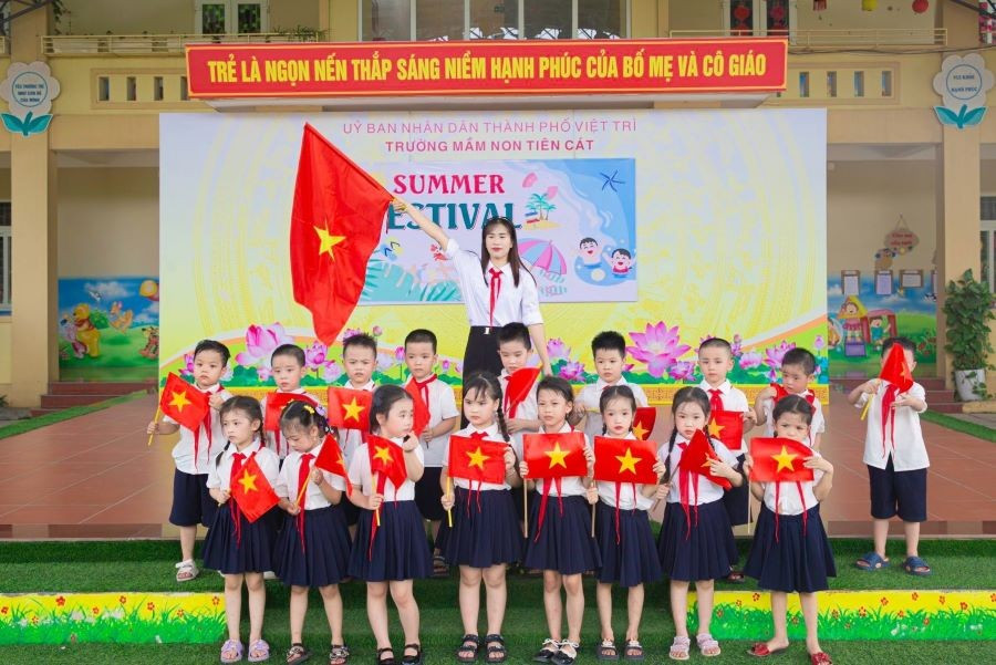 Trường Mầm non Tiên Cát tổ chức hoạt động trải nghiệm chào hè cho các bé yêu. 514695599-3031630980351600-3501150633378056072-n.jpg