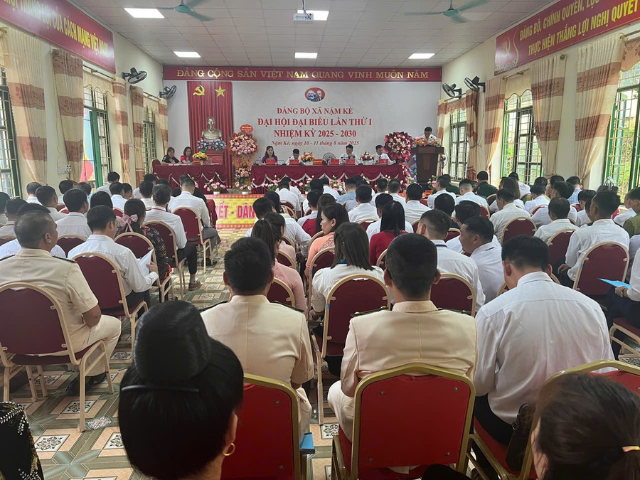 Giai đoạn 2025-2023, Đảng bộ xã Nậm Kè đặt mục tiêu giảm tỷ lệ hộ nghèo: 7-8%/năm. giam-ngheo-nam-ke.jpg