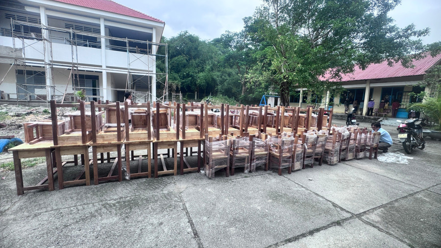 Sửa chữa và trang bị bàn ghế cho năm học mới tại Trường Tiểu học A An Tức. 1000052050.jpg