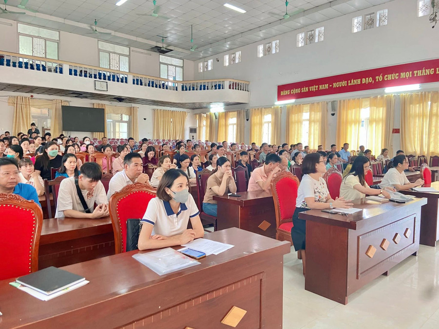 Kết nối giữa nhà trường và phụ huynh đầu năm học tại Trường Phổ thông Tuyên Quang. 1000040404.jpg