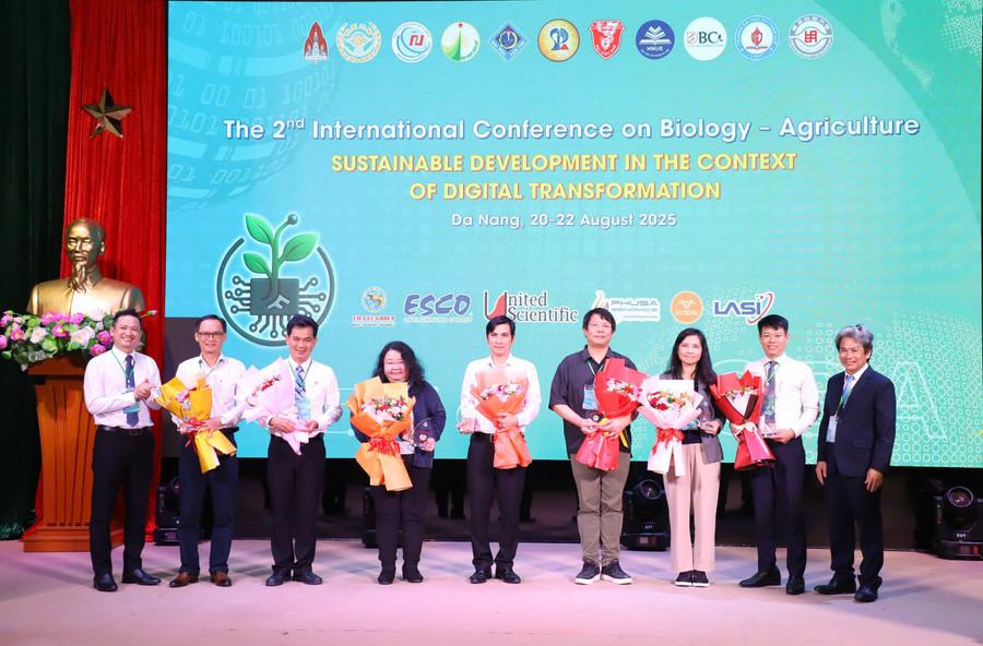 hoi-thao-nong-nghiep-sinh-hoc-phat-trien-ben-vung.jpg
