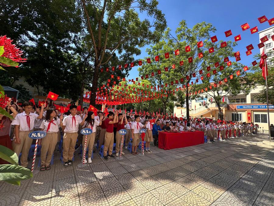 Khung cảnh buổi tập duyệt chuẩn bị cho Lễ khai giảng ở Trường THCS Ngọc Lâm (phường Bồ Đề, Hà Nội). ngoc-lam-5.jpg