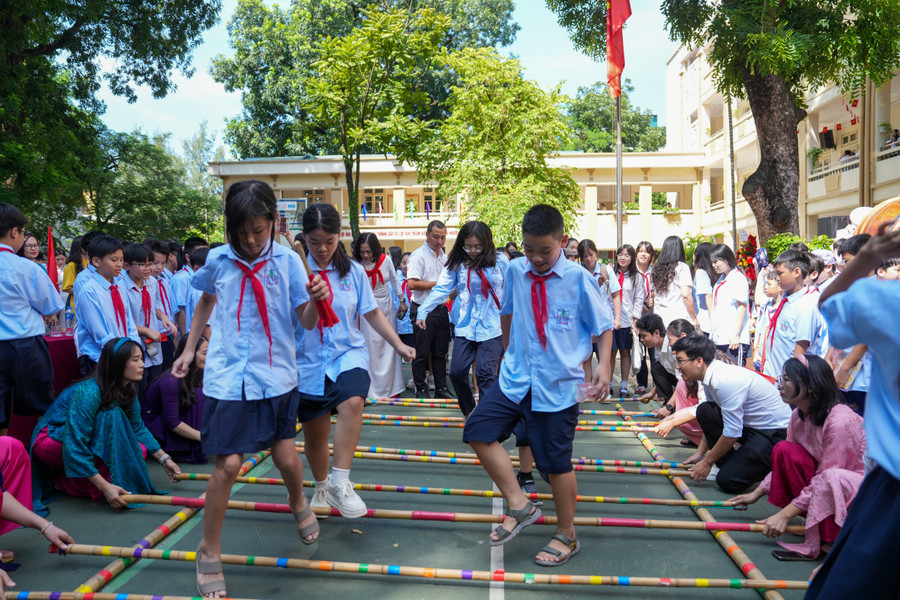 Học sinh đón năm học mới bằng trò chơi dân gian