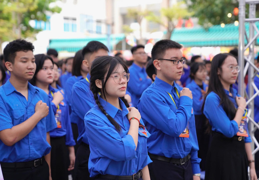 Học sinh Trường THCS Nguyễn Huệ (Đà Nẵng) trong Lễ kết nạp Đoàn viên Đoàn Thanh niên cộng sản Hồ Chí Minh. Ảnh: Ánh Ngọc quyet-tam-va-ky-vong-6.jpg