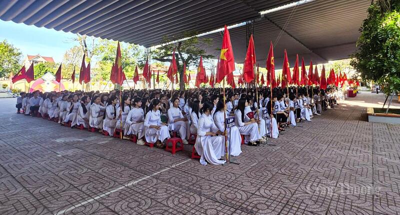 Đây cũng là lần đầu tiên cả nước đồng loạt tổ chức lễ khai giảng cùng thời gian, cùng nghi thức đối với tất cả các cấp học.