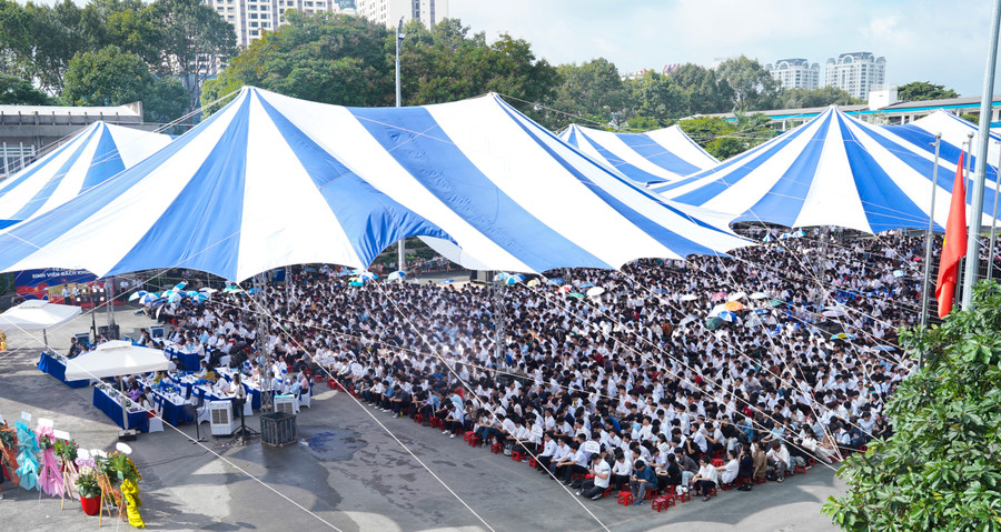 Toàn cảnh lễ khai giảng với gần 6.000 tân sinh viên. dsc05860.jpg