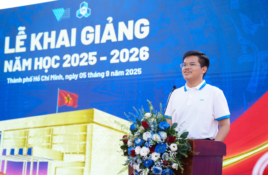 Tân Thủ khoa Mai Quang Minh Trí đại diện tân sinh viên chia sẻ cảm xúc tại buổi lễ. dsc05514-min.jpg