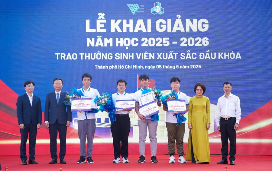 4 tân thủ khoa xuất sắc của Trường Đại học Bách khoa (Đại học Quốc gia TPHCM). dsc05428-min.jpg