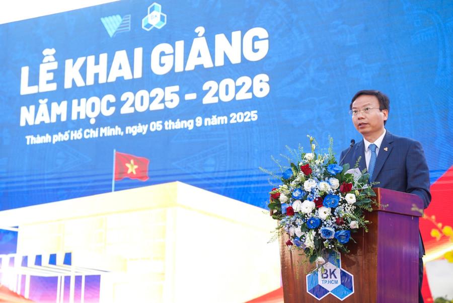 GS.TS Mai Thanh Phong - Hiệu trưởng nhà trường phát biểu tại buổi lễ. dsc05209.jpg