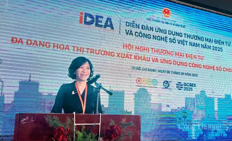 Bà Lại Việt Anh, Phó Cục trưởng Cục Thương mại điện tử và Kinh tế số, Bộ Công Thương tại hội nghị.