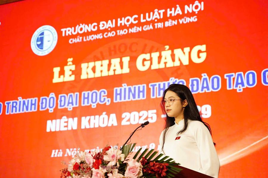 Đại diện tân sinh viên khóa 50, Nguyễn Bảo An, chuyên ngành Luật Kinh tế. luat-1.jpg