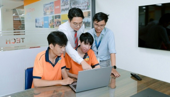 Trong tương lai, ThS Nguyễn Thanh Tùng cho biết sẽ tiếp tục đổi mới phương pháp dạy học và đồng hành cùng sinh viên nghiên cứu khoa học. Ảnh: NVCC