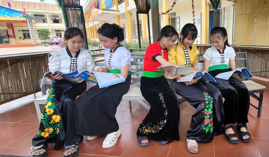 Học Trường THCS Chiềng Sinh (xã Chiềng Sinh tỉnh Điện Biên).