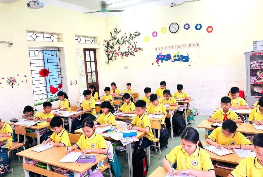 Các em học sinh trường Tiểu học Hy Cương chăm chú học bài. 492004654-122244701564025614-3967056114904542167-n-1.jpg