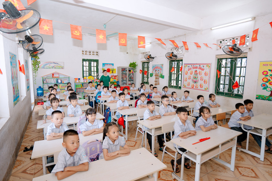 Học sinh Trường Tiểu học Yên Bình (Vũ Dương, Ninh Bình) trong giờ học. amr00285.jpg