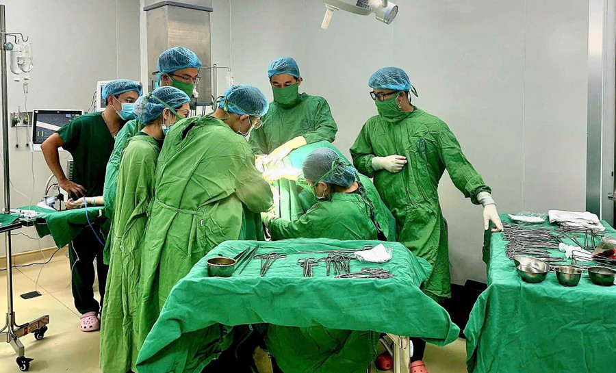 Bệnh nhân được mổ cấp cứu xử lý theo tổn thương, cân nhắc bảo tồn tử cung. Ảnh: BVCC