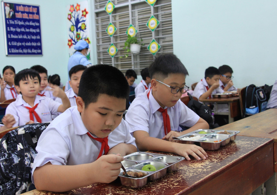 giup-con-khoe-manh-mua-tuu-truong1.jpg