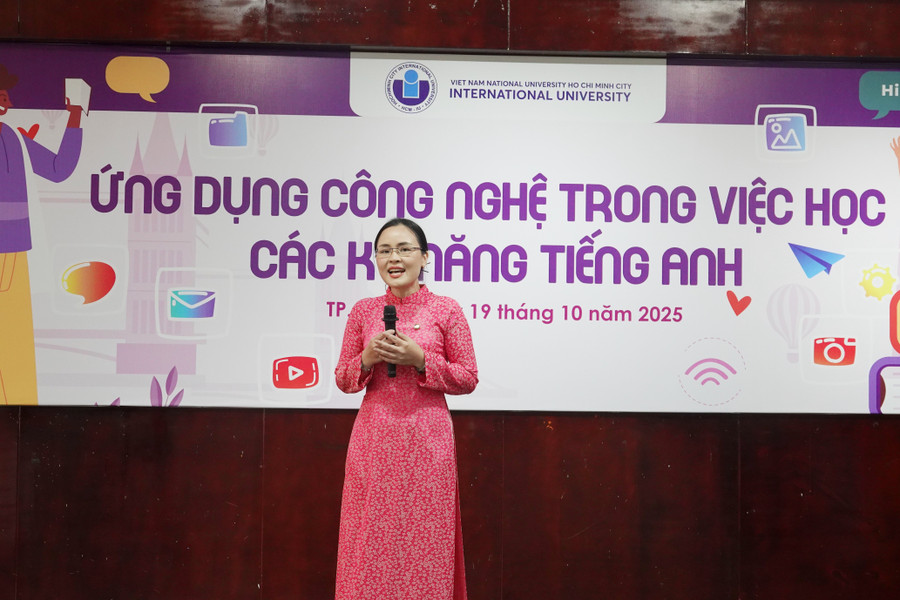 Ngoài chủ đề chính về kỹ năng học tiếng Anh, học sinh được các giảng viên giải đáp các câu hỏi về kỹ năng sử dụng thời gian, sắp xếp công việc, hướng nghiệp...Ảnh: Bùi Diễn. ths-ngoc.jpg