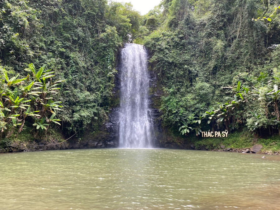 Thác Pa Sỹ một điểm đến nổi tiếng ở Măng Đen. 804d9c46565adb04824b.jpg
