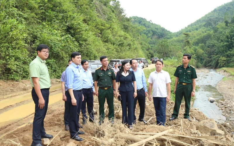 Chủ tịch UBND tỉnh Thanh Hóa Nguyễn Hoài Anh đề nghị nhà thầu cần đẩy nhanh tiến độ các dự án, để đảm bảo đời sống, sinh hoạt của người dân được ổn định. Ảnh: Lê Hợi