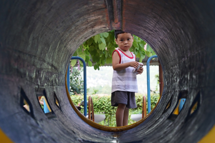 Em bé Trường mầm non Nhật Tiến sau những ngày bão lũ. Ảnh: Tịnh Không image004.jpg
