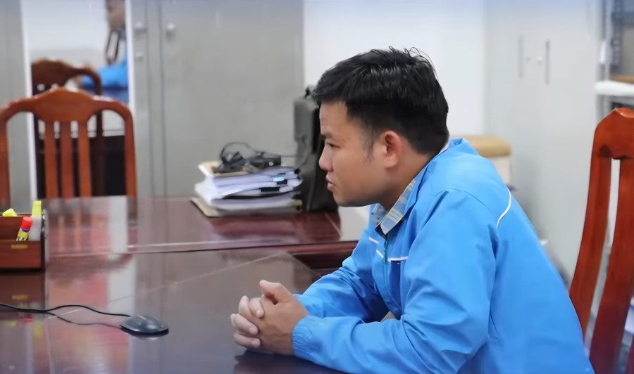 Trần Đình Duy tại cơ quan Công an. Ảnh: TG