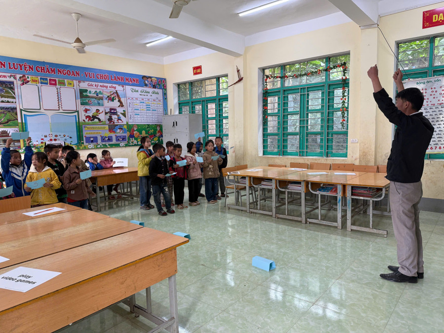 Trường PTDTBT Tiểu học Tả Phìn xác định sẽ không ngừng đổi mới chương trình, phương pháp dạy học để nâng cao chất lượng giáo dục. ta-phin-4.jpg