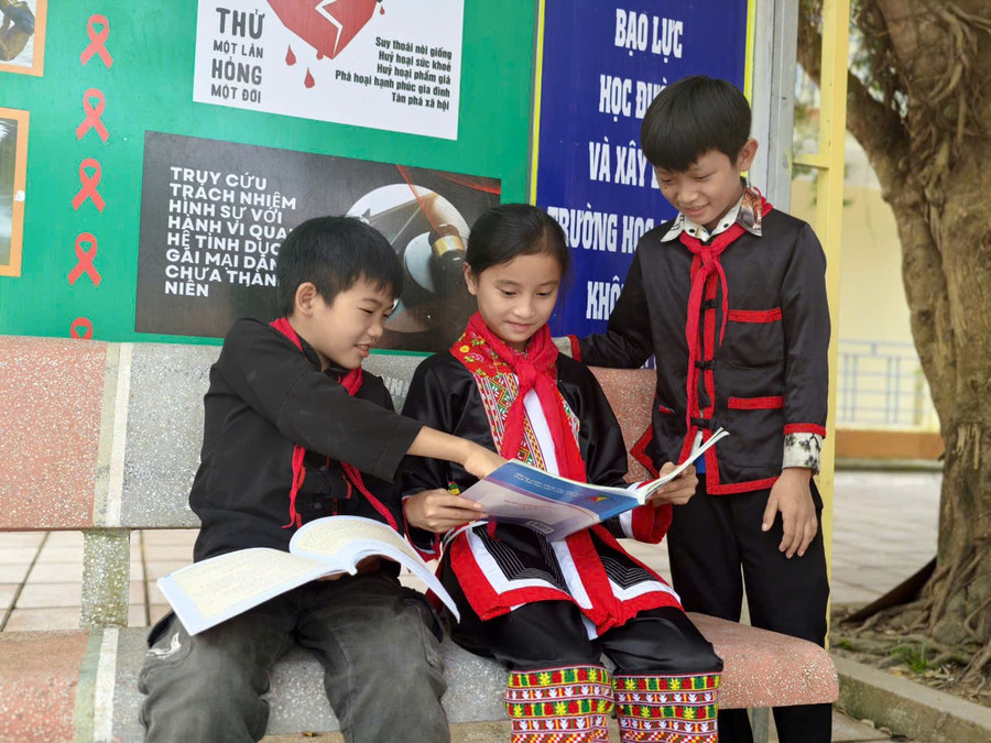 Học sinh Trường TH&THCS Đồng Văn, xã miền núi Hoành Mô.