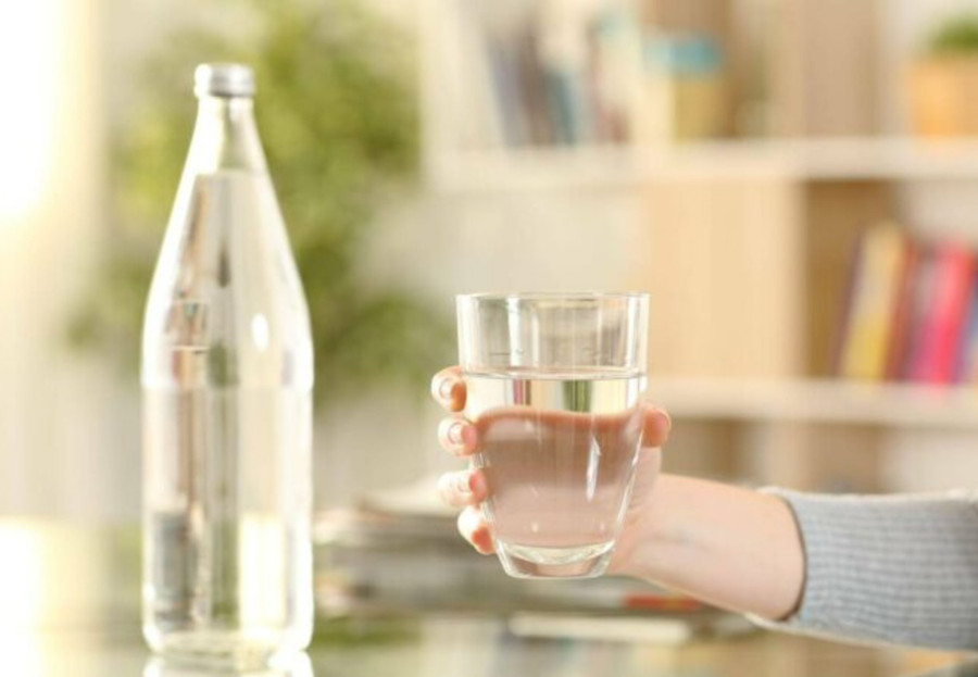 Nước đun sôi để nguội có thể uống hay không sau khi để lâu phụ thuộc vào nhiều biến số. (Ảnh: ITN)